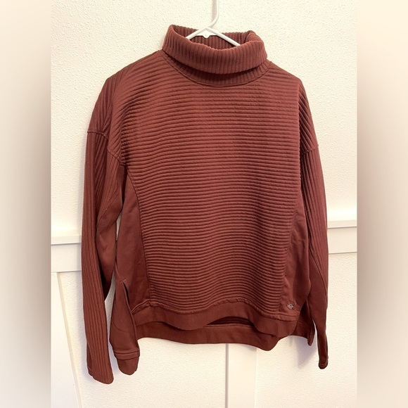 Tahari Sport Women’s Top Long Sleeve Sweatshirt medium brown Turtleneck Pullover - Picture 1 of 4